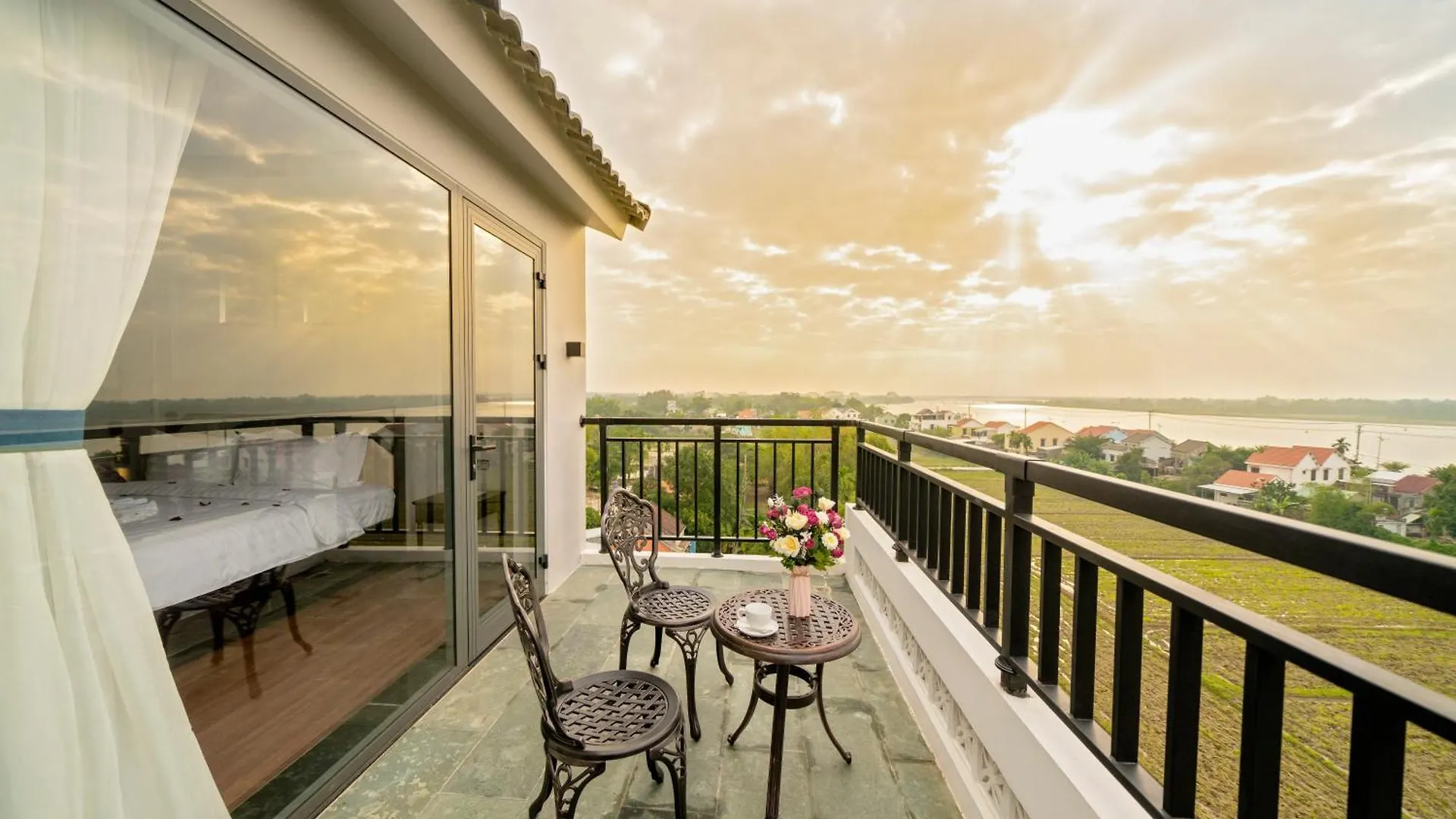Eco Lux Riverside Hotel&Spa Hội An 4*,